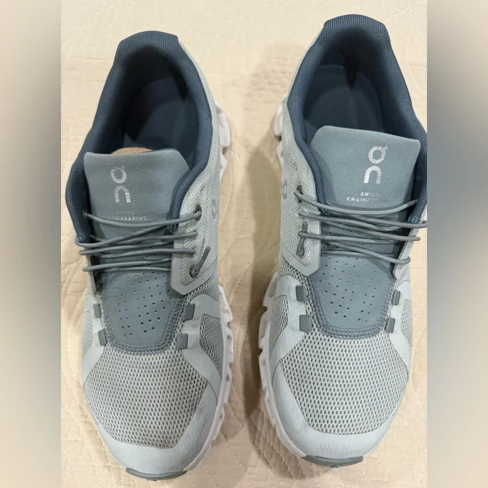 On Running sleek breathable